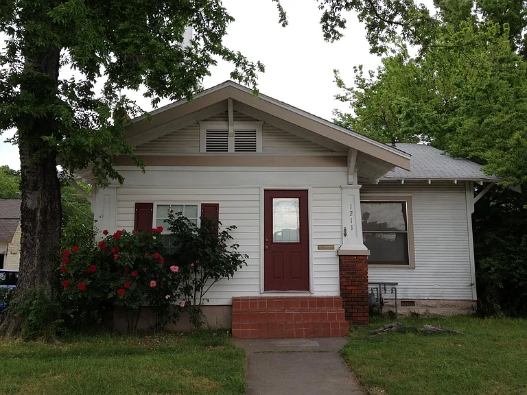 1211 S Elgin Ave — Photo 1