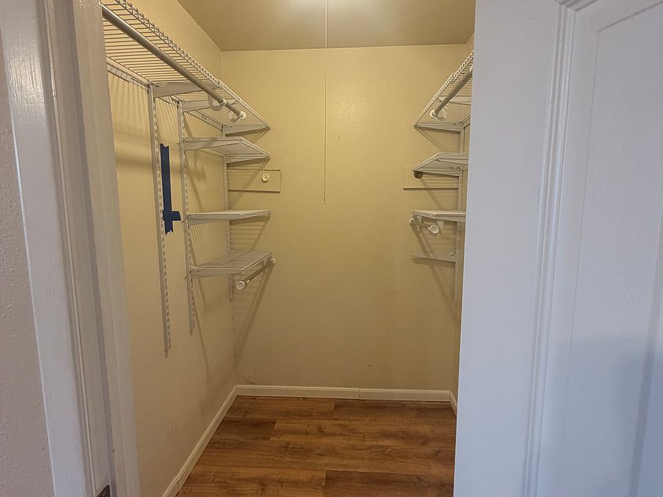 1st image of 802 Courtney Ln