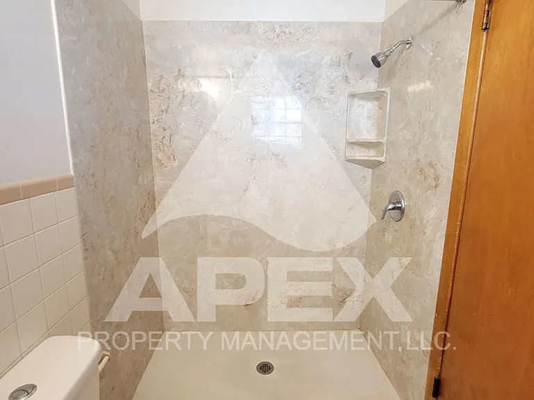 Elmwood Apartments — Photo 14