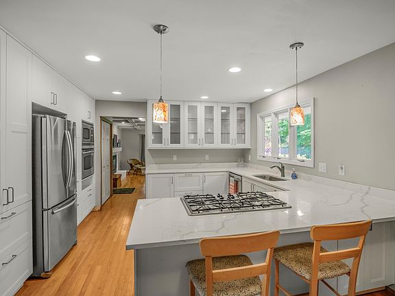 3rd image of 17515 Bay Ln