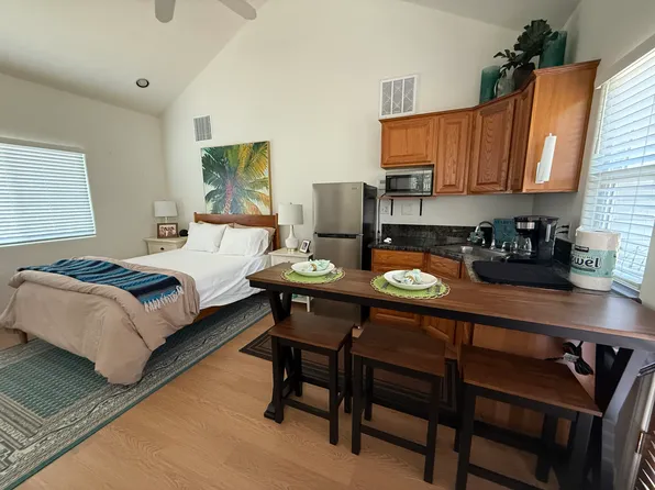 1825 Hunsaker St, Oceanside, CA 92054