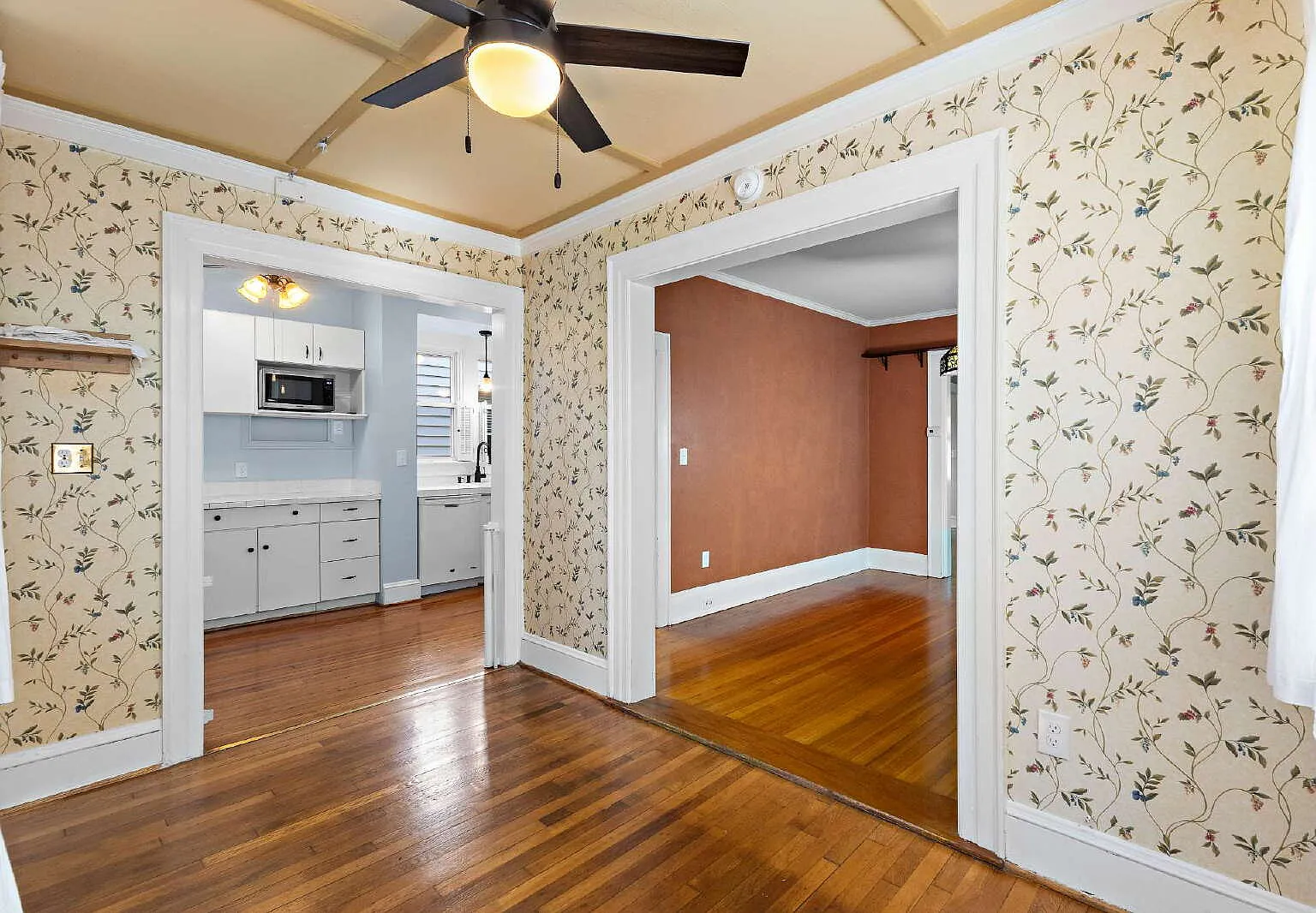 3 bed, 2.0 bath, 1700 sqft, $2,500 — Photo 3