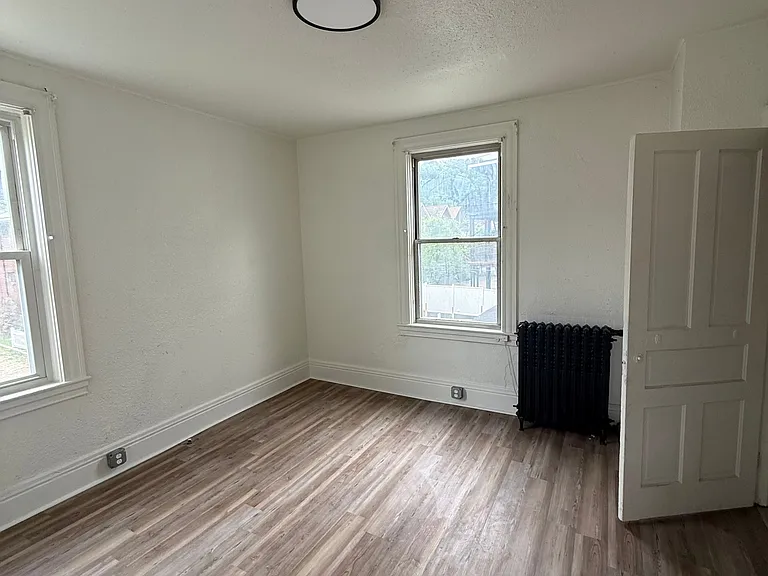 819 Maple Ave — Photo 11