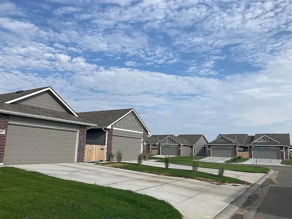 3 bed, 1238 sqft, $1,500 — Photo 1