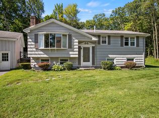7 Sherburn Ln, Falmouth, ME 04105