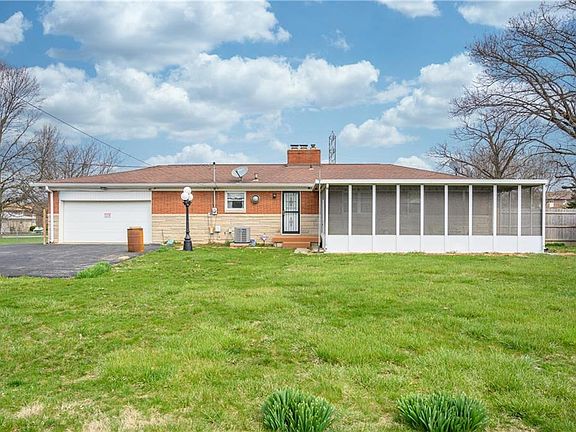 3rd image of 3639 Redfern Dr