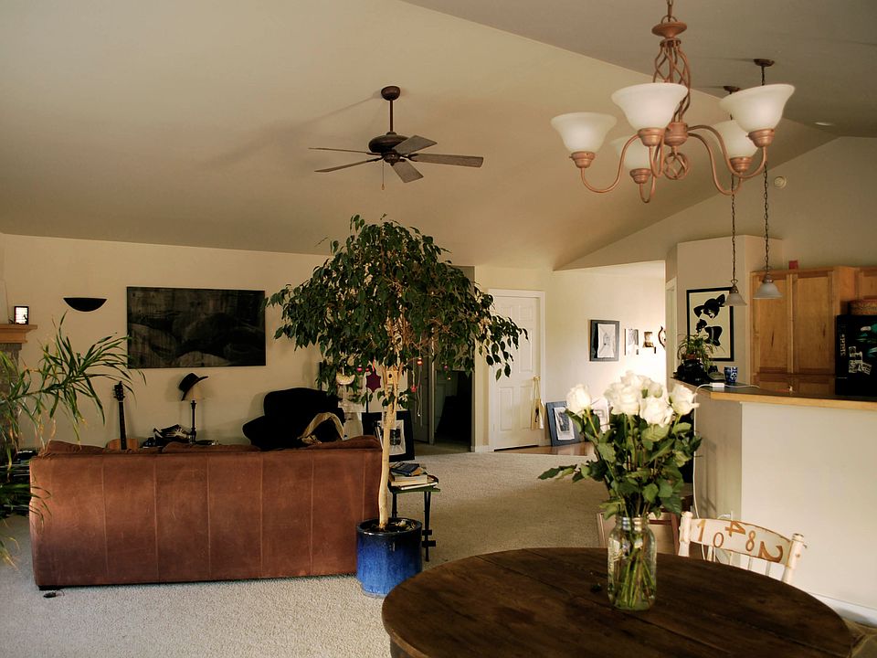1st image of 702 N Aster Ave