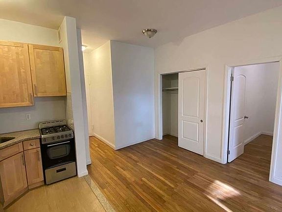 3rd image of 450 W 58th St #5LB