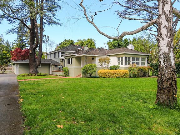 5th image of 40 Selby Ln