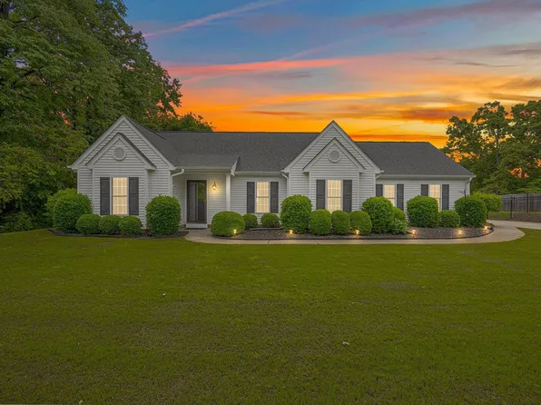 104 Fox Ln, Pickens, SC 29671