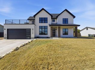 708 Newport Dr, Spicewood, TX 78669