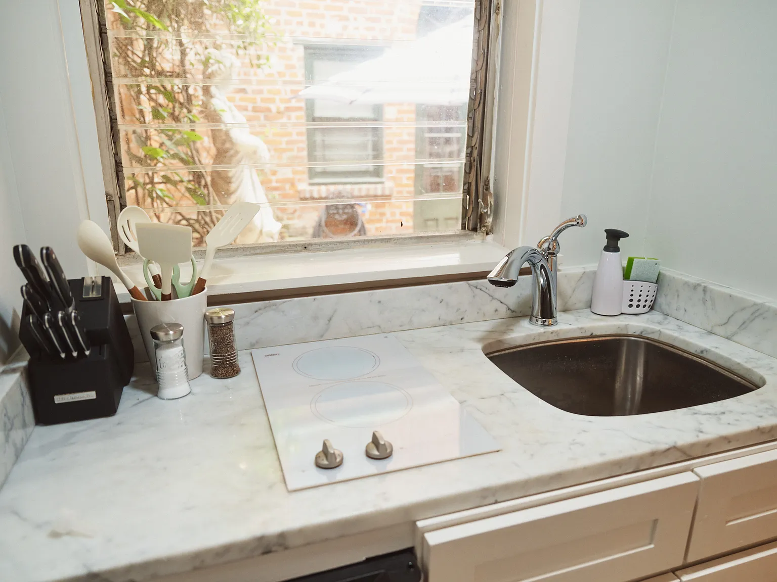 Studio, 250 sqft, $1,600 — Photo 4