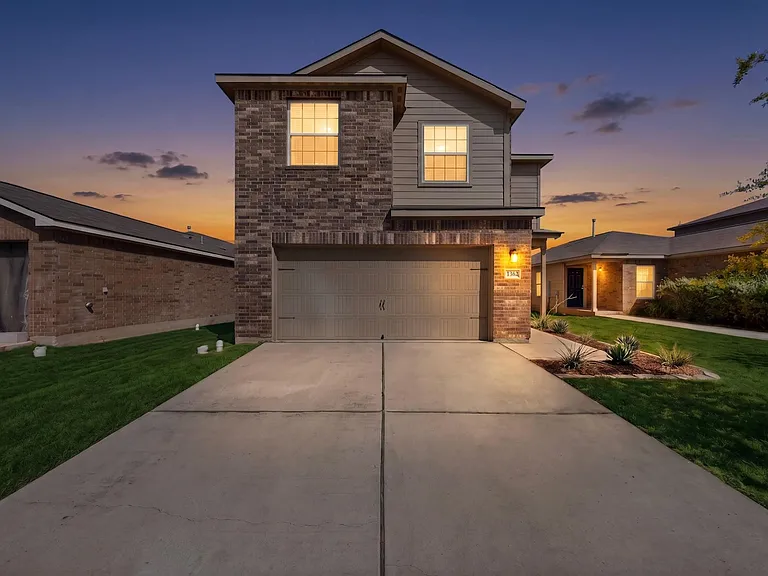1382 Breanna Ln — Photo 2
