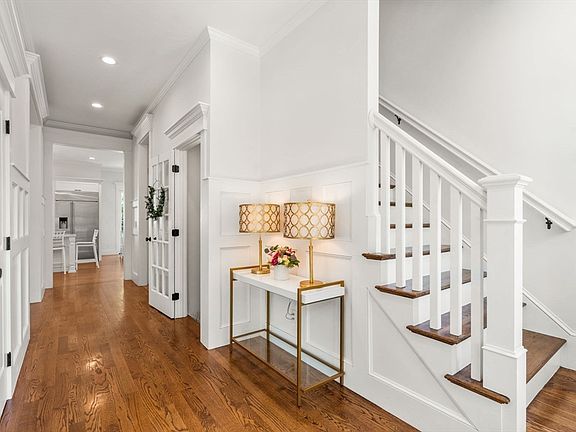5th image of 33 Hickory Rd