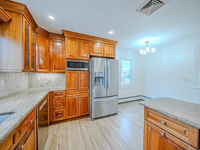 47 Columbus Dr — Photo 12