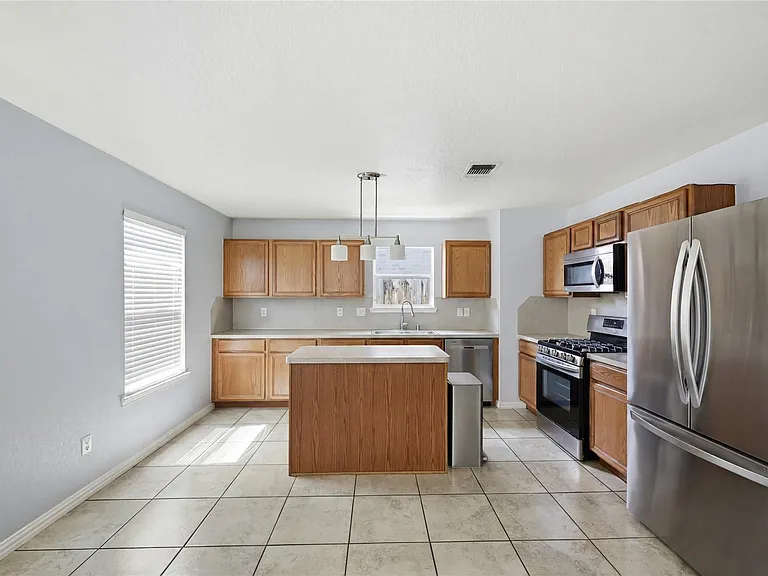 7827 Raven Creek Ln — Photo 4