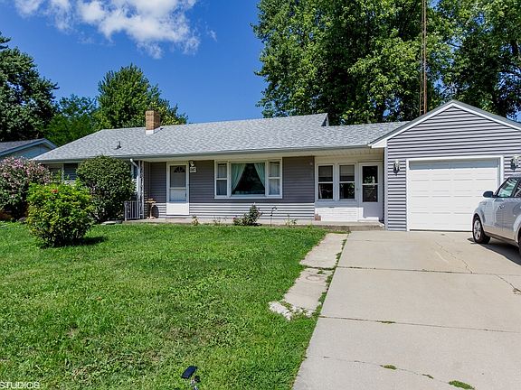 2nd image of 1147 Riverlane Dr