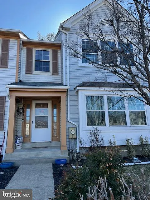 1 bed, 1.5 bath, 1930 sqft, $1,100 — Photo 3
