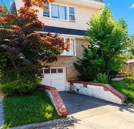 2nd image of 52 Valley St