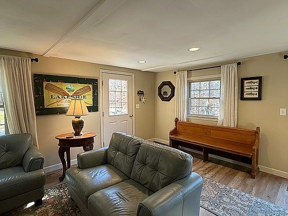 3rd image of 10 Shorewood Estates Rd