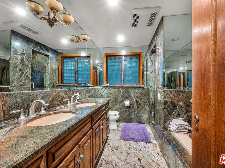 829 N Whittier Dr — Photo 35