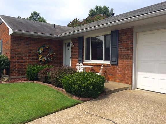2nd image of 3938 Buckland Sq