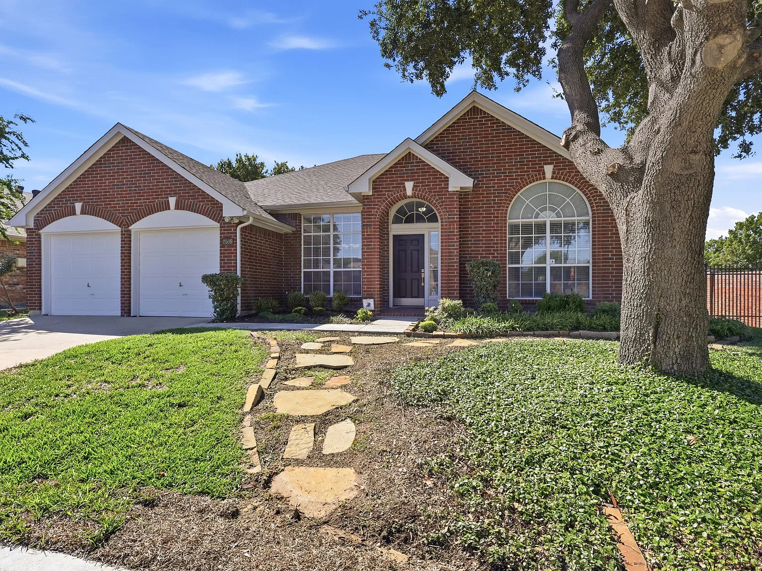 4 bed, 2312 sqft, $2,800 — Photo 2