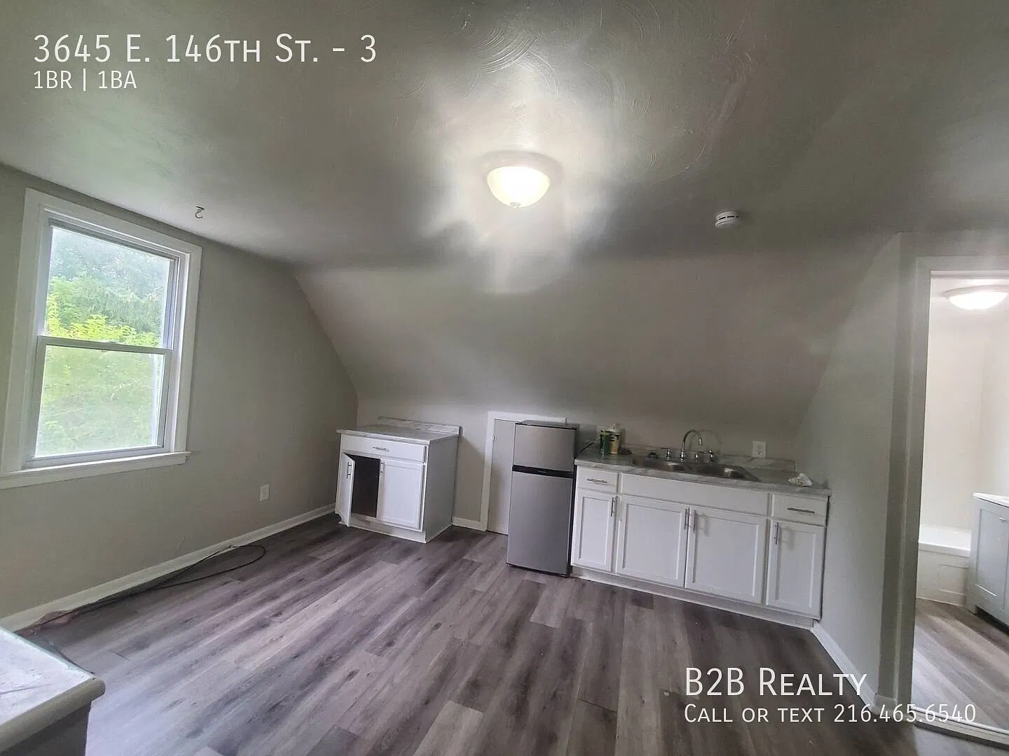 Charming 1-Bedroom Property in Prime Location — Photo 3
