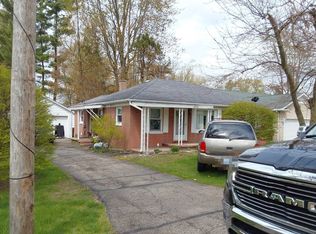 1834 Center St, Carleton, MI 48117