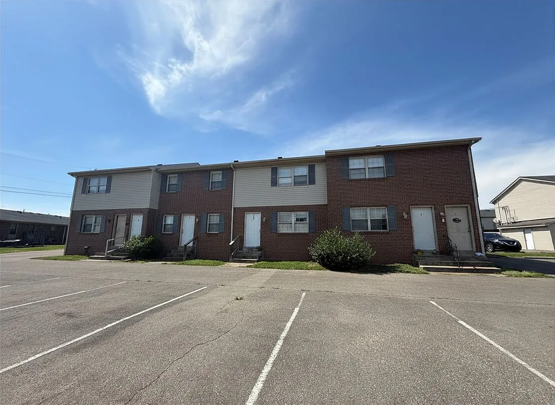 2 bed, 1.5 bath, $850 — Photo 1