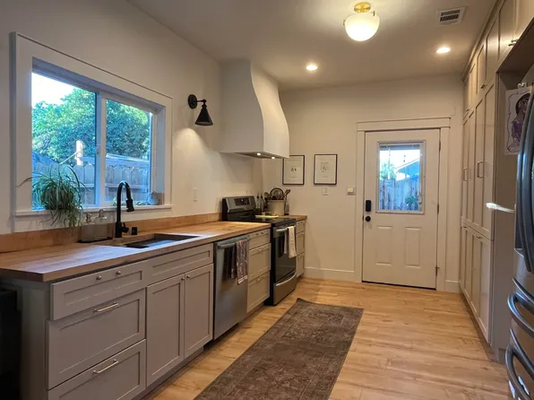 4532 11th Ave, Sacramento, CA 95820