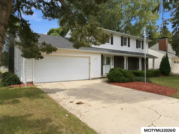 109 Lakeview Dr, Mason City, IA 50401