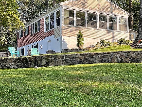 2nd image of 15615 Magnolia Dr