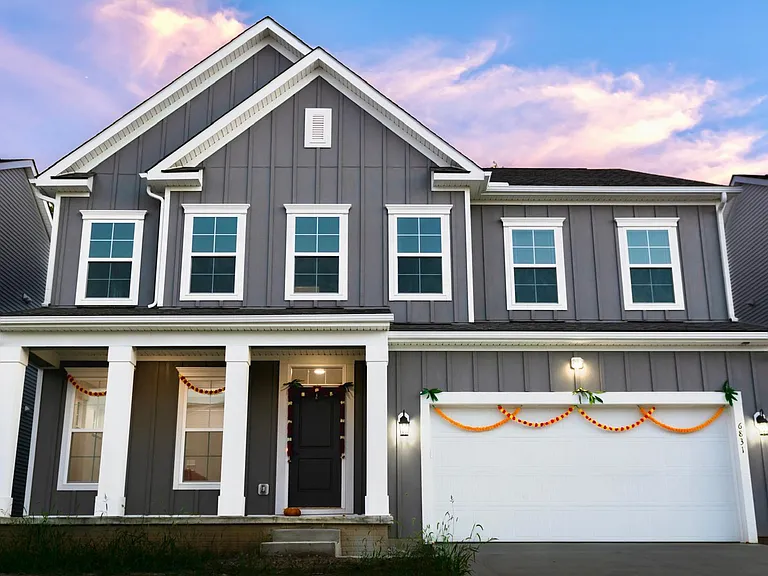 FRONTVIEW of the Home