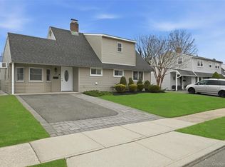 57 Cobalt Lane, Westbury, NY 11590