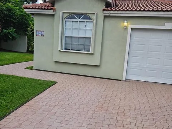 10627 NW 7TH Street, Pembroke Pines, FL 33026