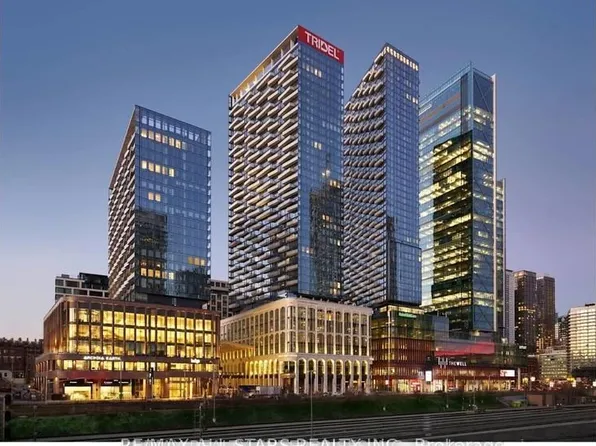 470 Front St W, Toronto, ON