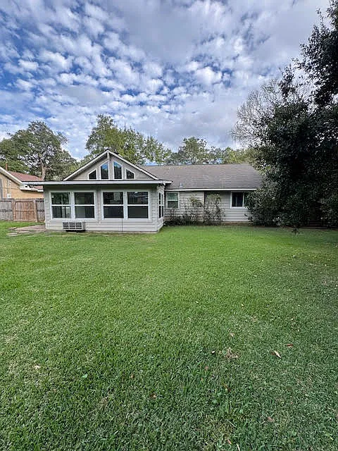 3 bed, 1750 sqft, $1,800 — Photo 2