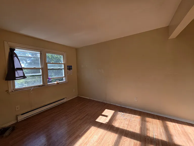 240 Sheffield Ave #B — Photo 7