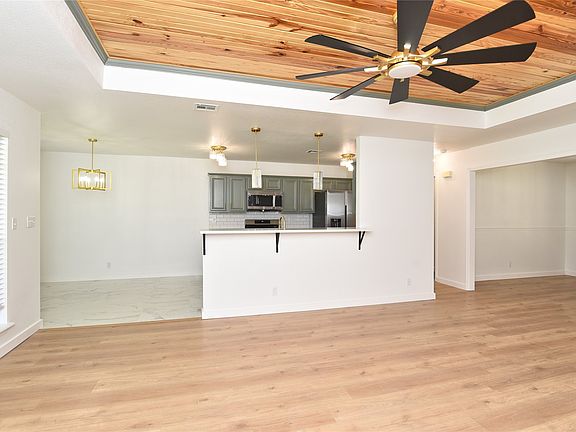 5th image of 225 E Seminole Pl
