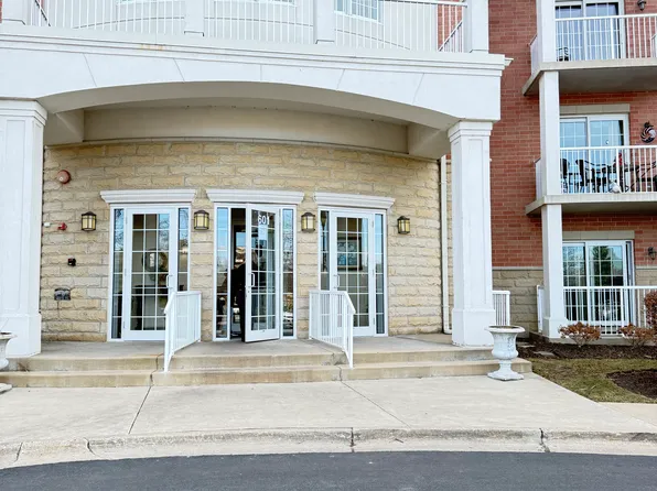 601 W Rand Rd APT 302, Arlington Heights, IL 60004