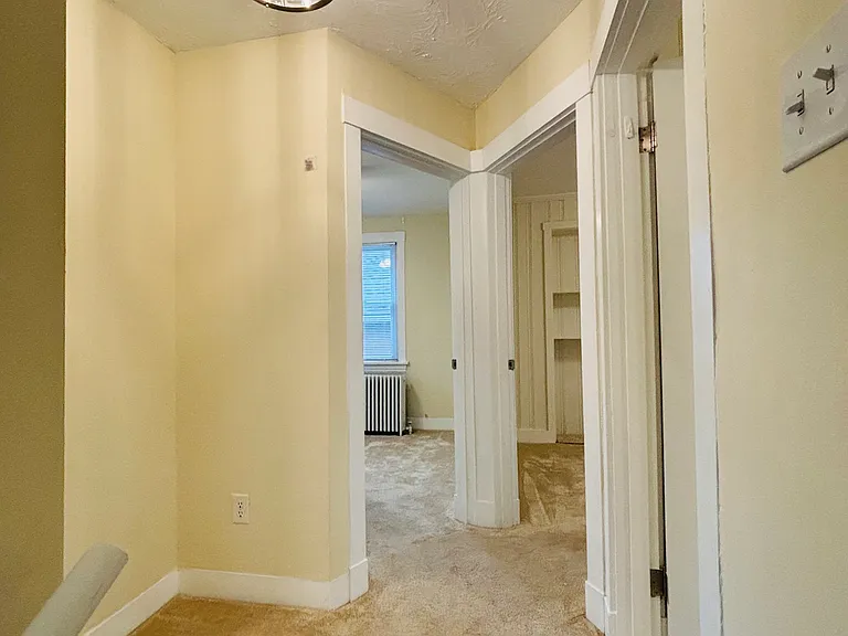 687 Margaret St — Photo 11