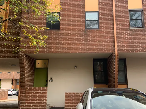 13 Hamilton Cir, Philadelphia, PA 19130