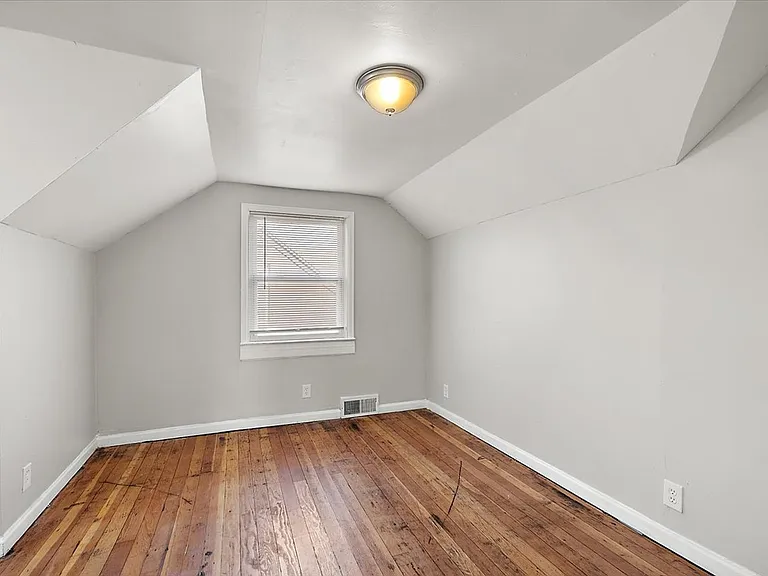 10500 Somerset Ave — Photo 23