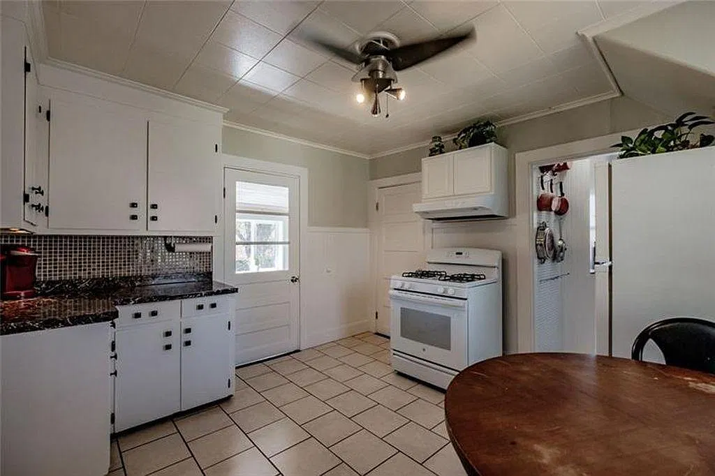 131 Rochester St — Photo 2
