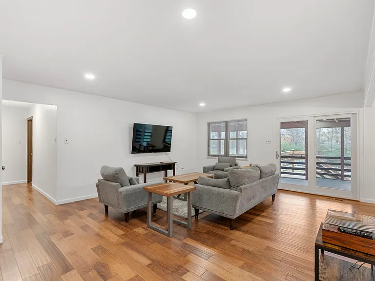 1000 Providence Rd — Photo 10