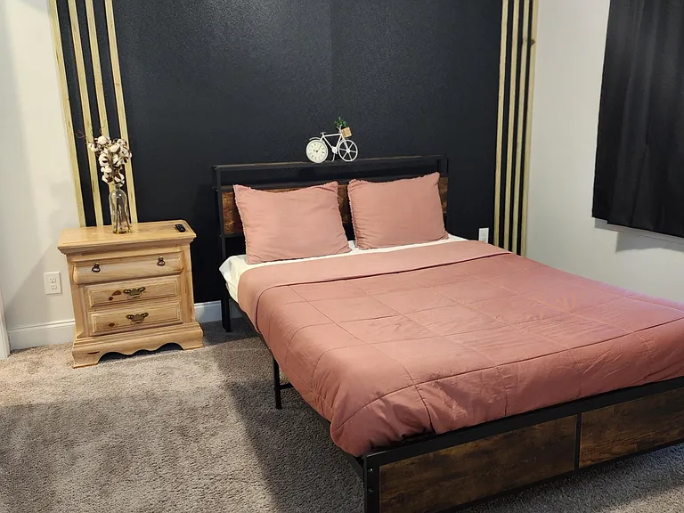 QUEEN size bed!