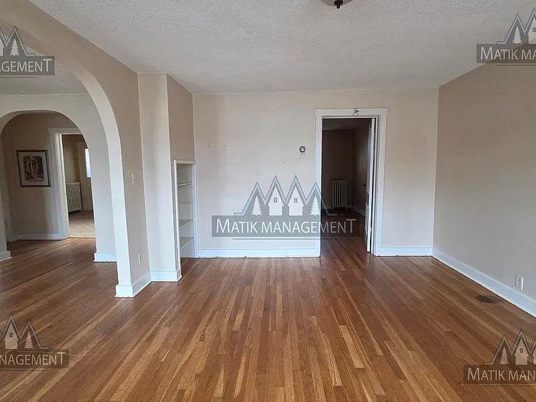 143 Main St W #1/2 — Photo 37