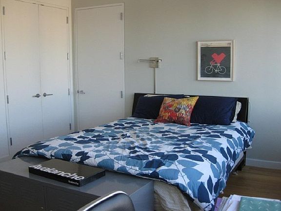 4th image of 2728 Thomson Ave Unit 811