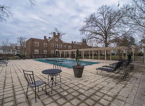 4th image of 33 W Locke Ln Unit 8